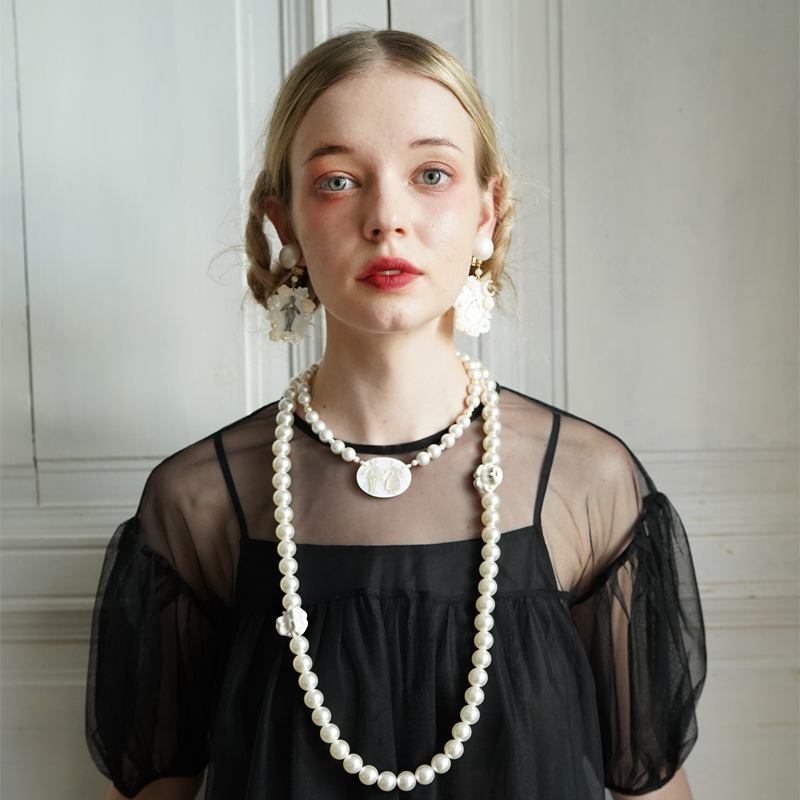 Unlogical Poem Vintage Style China Doll Artificial Pearl Necklace