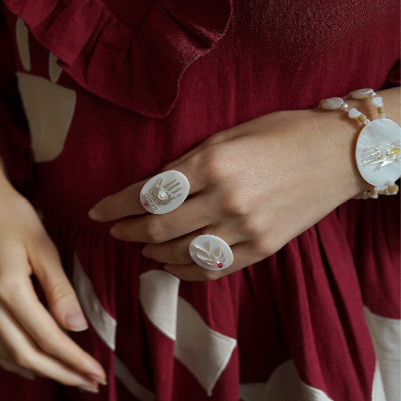 Unlogical Poem Hand/Bird shaped Natural Shell Ring